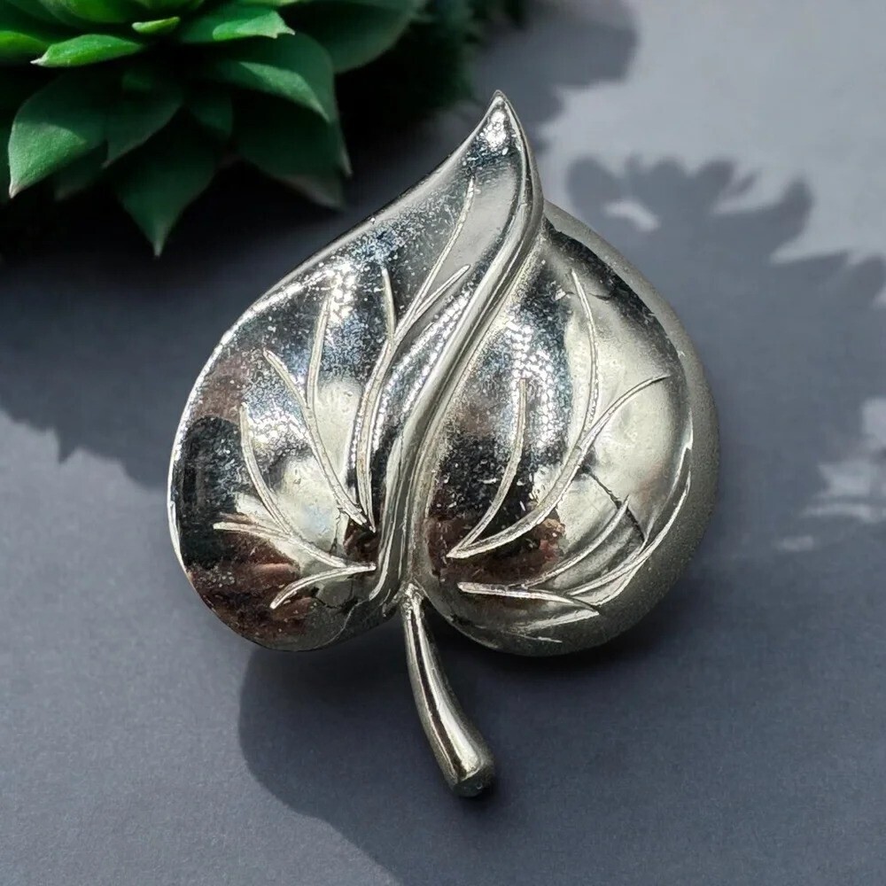 Vintage Crown Trifari Silver Plated Mid-Century Leaf Brooch